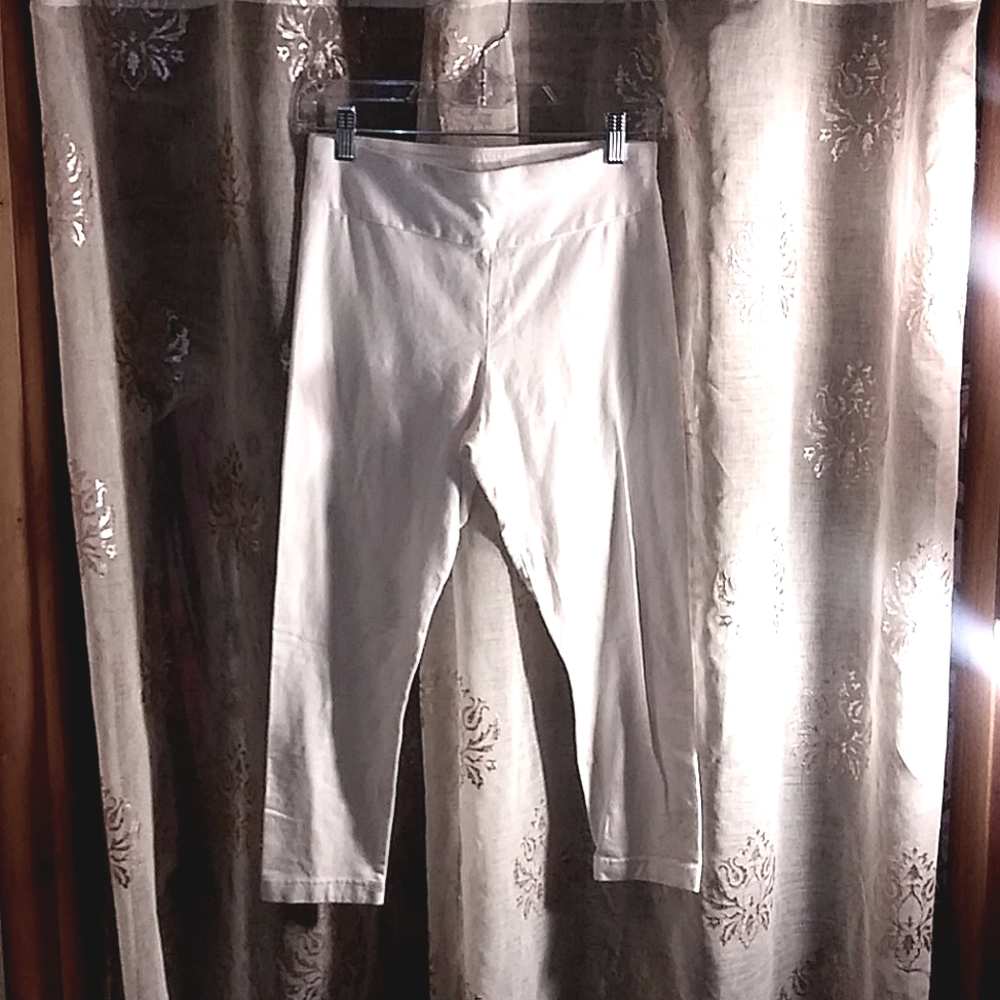 White Capri leggings